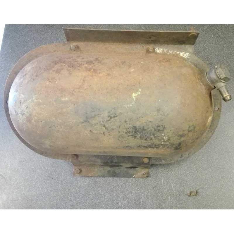 Brake servo vacuum system - tank