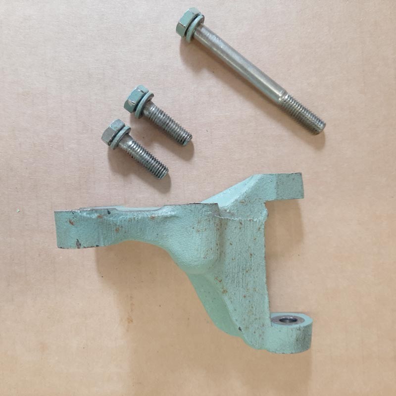 Bracket alternator 2.25L - used