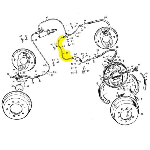 Tuyau de frein entre les raccords en T