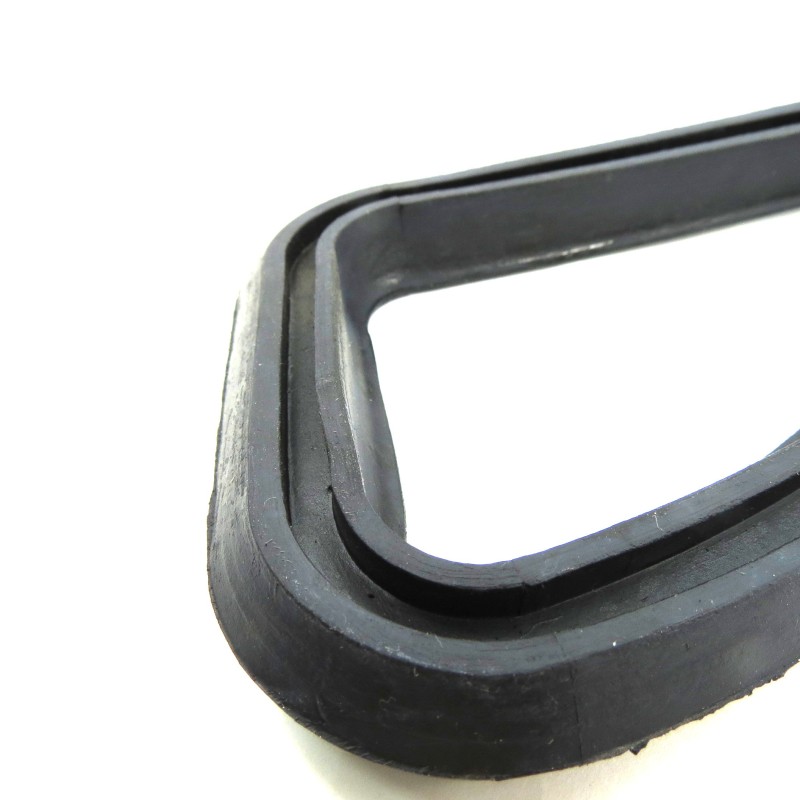 Bulkhead vent panel lid rubber seal