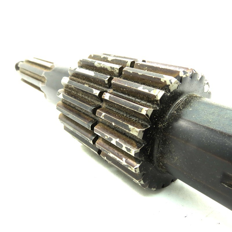 Arbre de sortie arrière - cranté plein