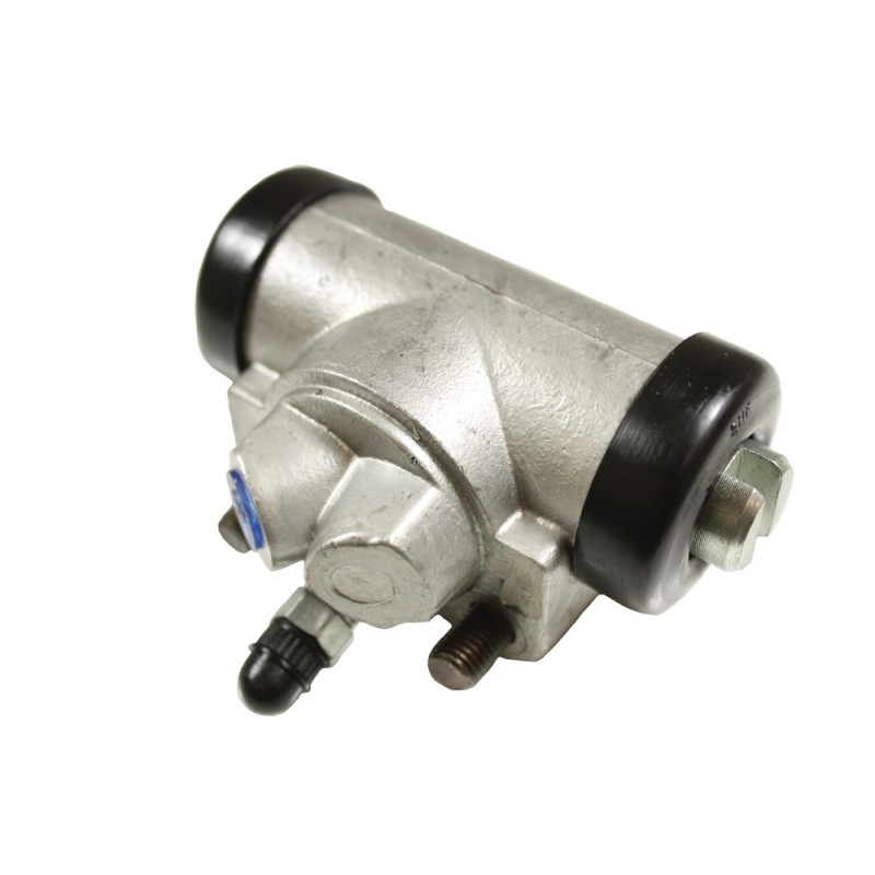Wheel cylinder RH rear